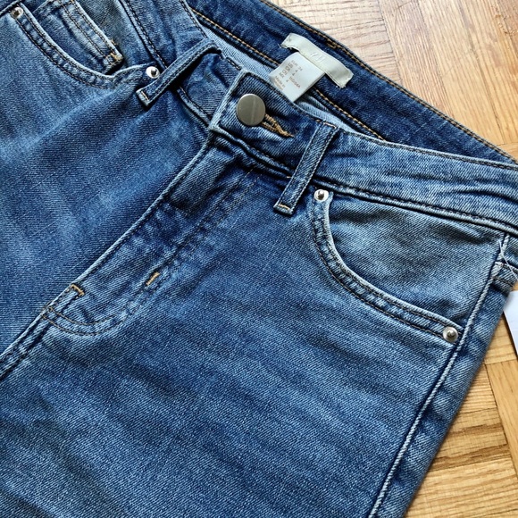 New light washed h&m high rise denim shorts - Picture 2 of 7